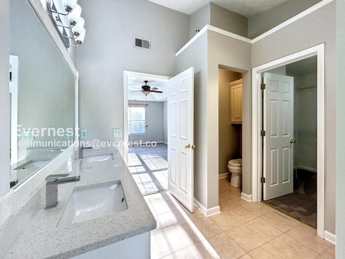 Building Photo - 4350 Sentinel Pl