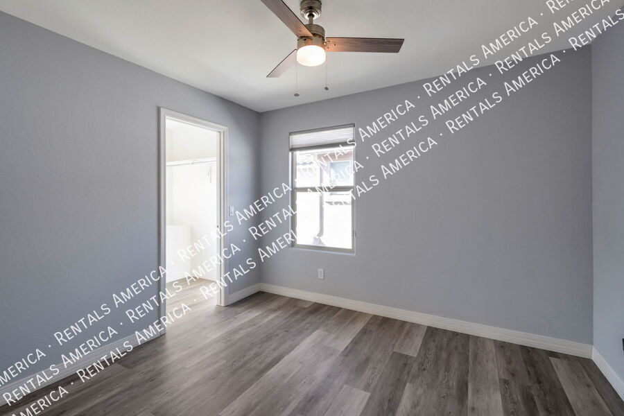 Building Photo - 1540 N Balboa