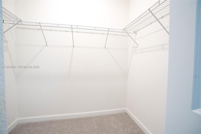 Building Photo - 204 SE 10th St