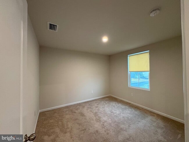 Building Photo - 27003 Greenleaf Dr