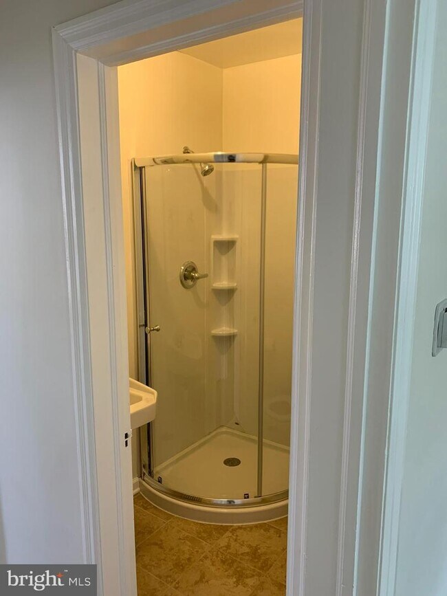 Building Photo - 1326 Holbrook St NE