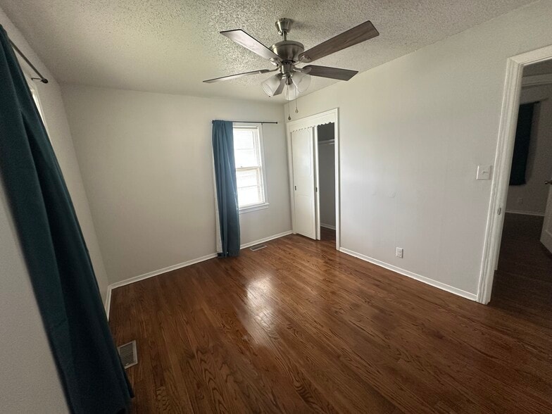Bedroom - 5103 N Beaver Ave