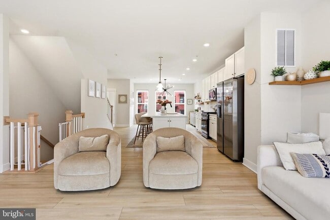 Building Photo - 22810 Tawny Pne Sq