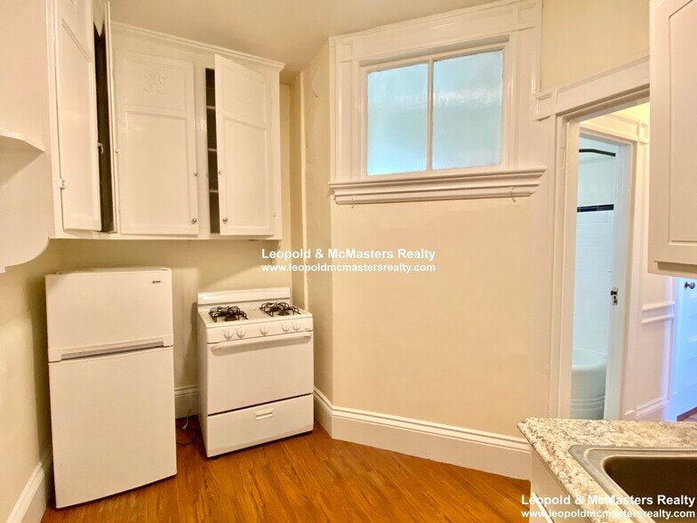 Building Photo - 2 Ware St