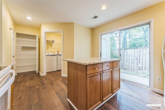 Building Photo - Charming 2BR House in Charlotte