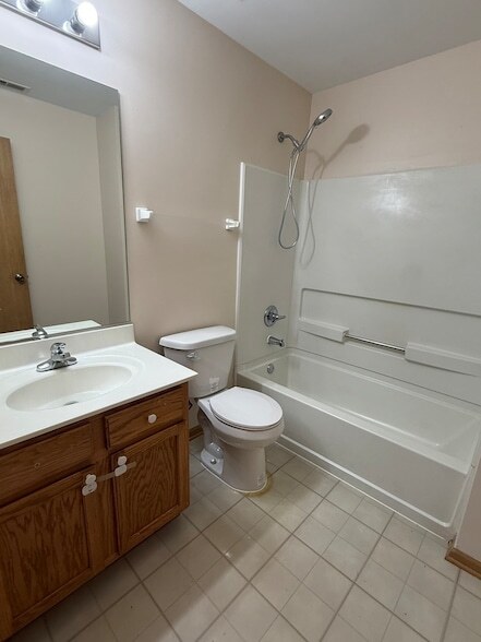 Building Photo - 757 Bayles Dr