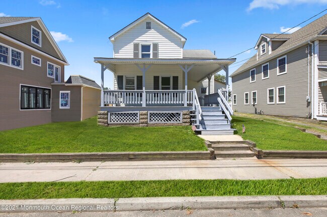 Primary Photo - 1715 White St