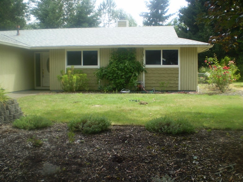 Front - 11350 SW Ironwood Loop