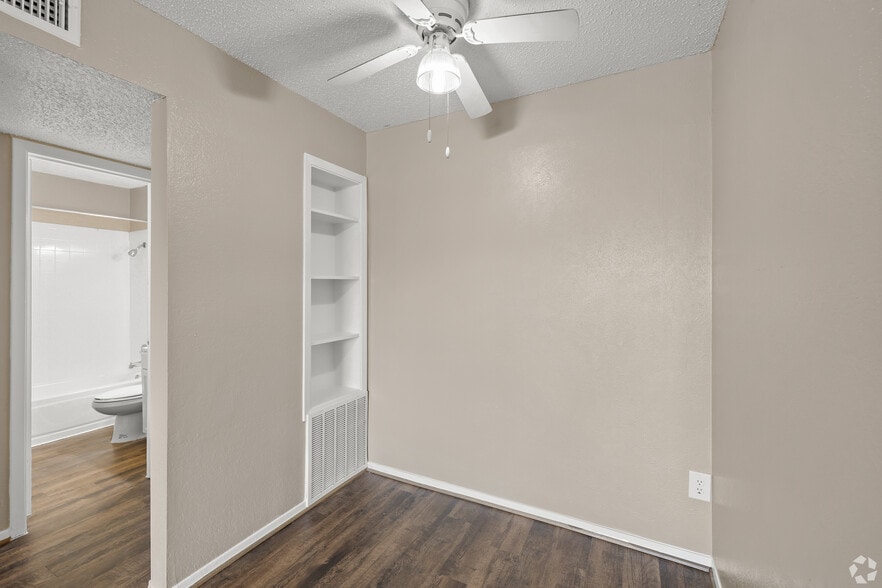 Building Photo - 3240 Bonnie Dr