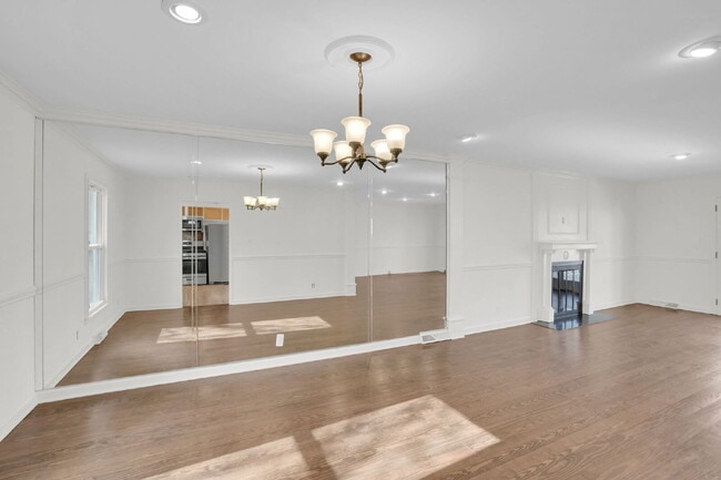Building Photo - NOT YOUR AVERAGE 4 BEDROOM HOUSE!