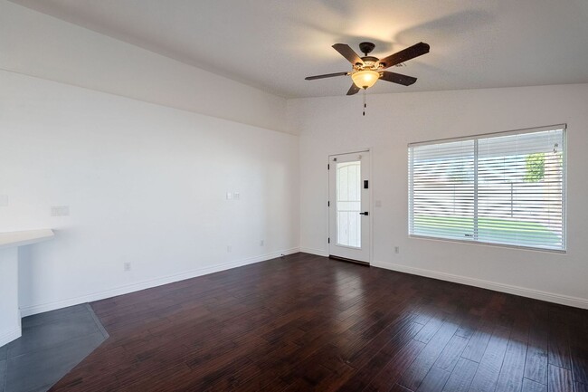 Building Photo - YEAR END MOVE IN SPECIAL!  NEWLY RENOVATED...