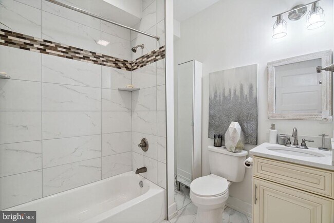 Building Photo - 2515 N Front St