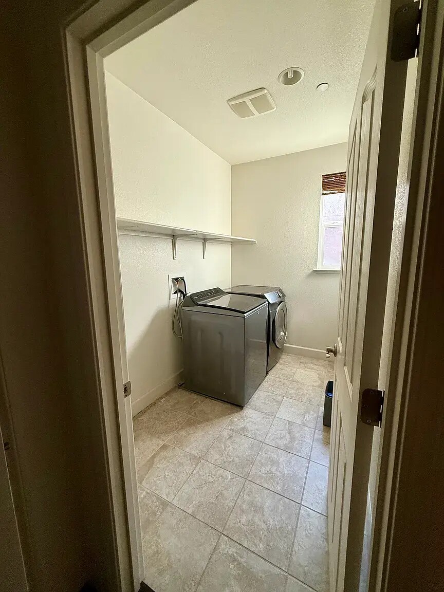 Building Photo - 1582 Neleigh Pl