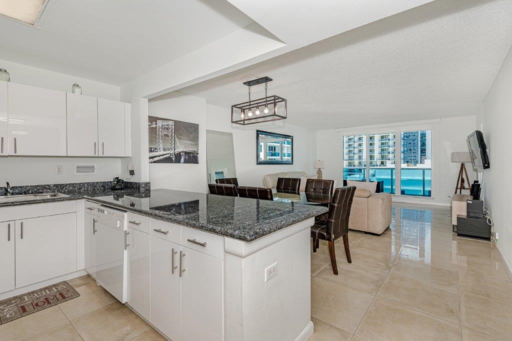 Building Photo - 2301 Collins Ave