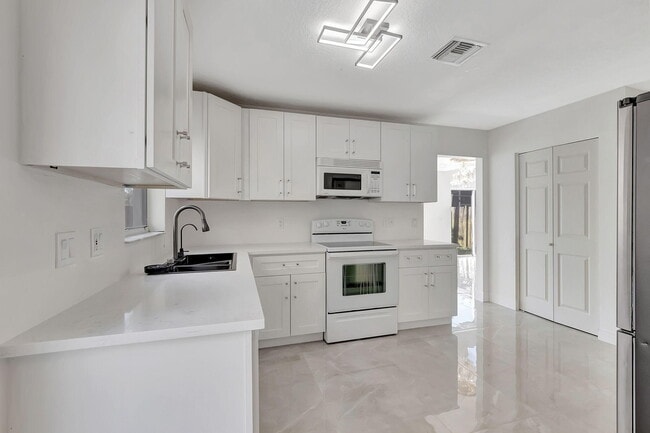 Building Photo - 11420 Coral Bay Dr