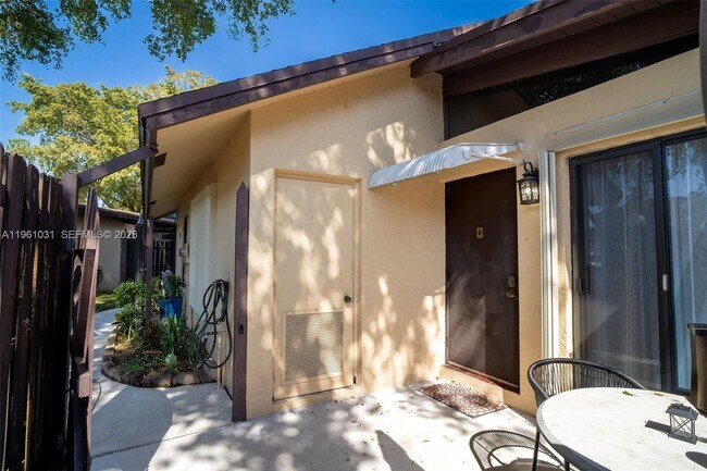 Building Photo - 135 Essex Rd