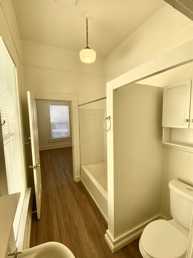 Building Photo - Reserve Now for June 2026! Updated House in Downtown Chico