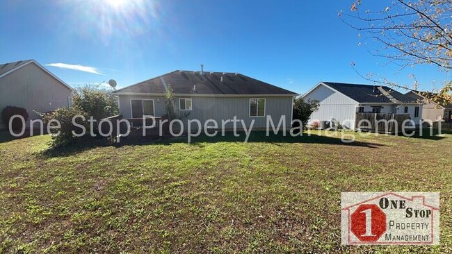 Building Photo - 3-Bedroom, 2-Bathroom Home in Kansas City