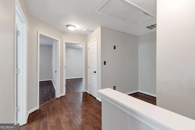 Building Photo - 214 Farm Manor Ct