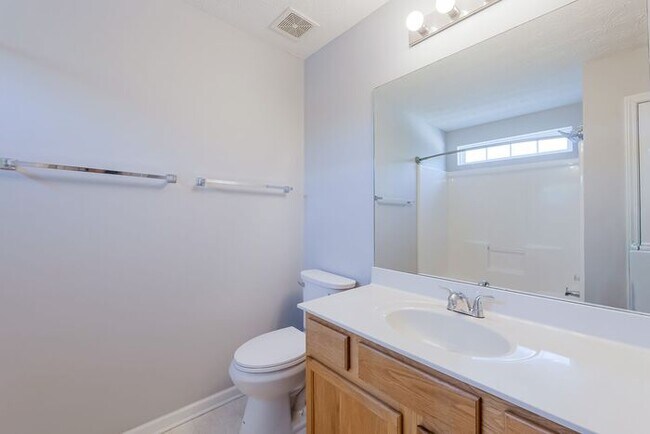 Building Photo - 641 W Oaks Dr