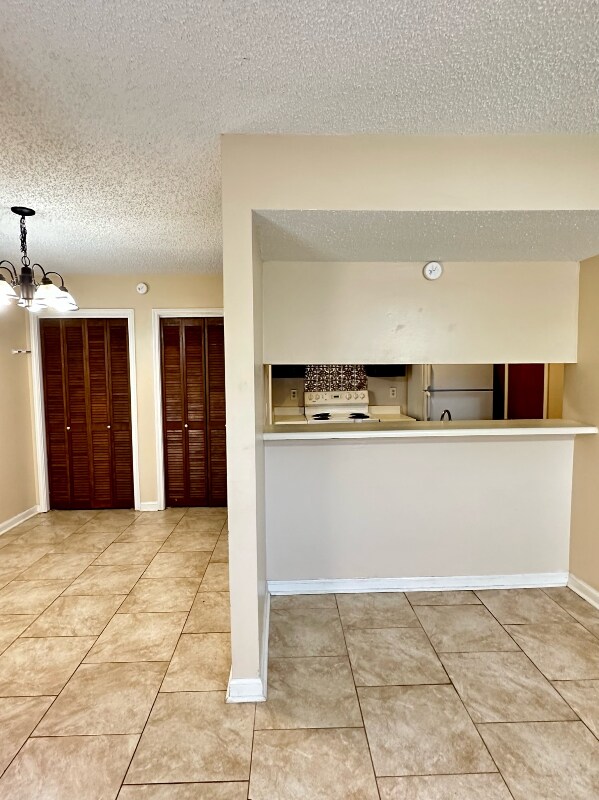 Building Photo - 155 Marilyn Dr