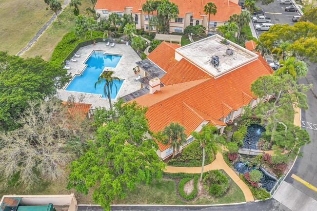 Building Photo - 3370 Pinewalk Dr N