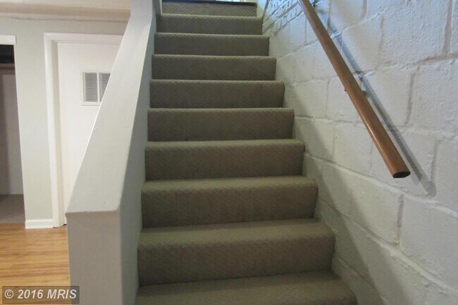 Building Photo - 906 S Highland St