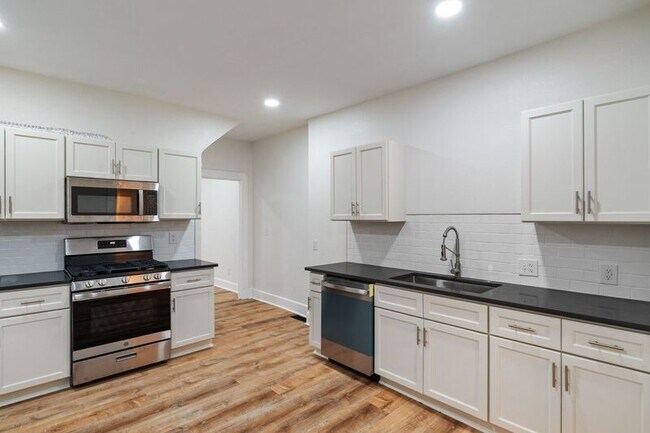 Building Photo - 209 N Addison St