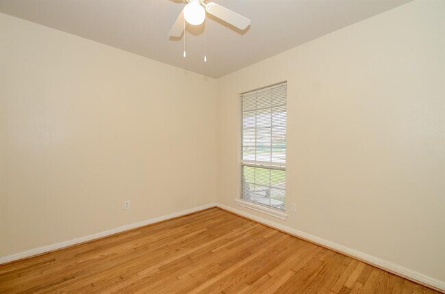 Building Photo - 701 Redan St