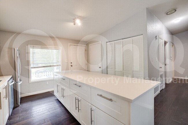 Building Photo - 5712 Hudson St