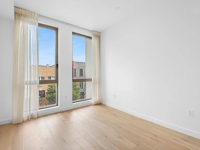 Building Photo - 373 Palmetto St