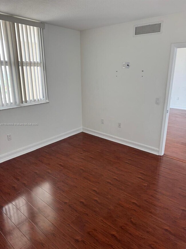Building Photo - 117 NW 42nd Ave