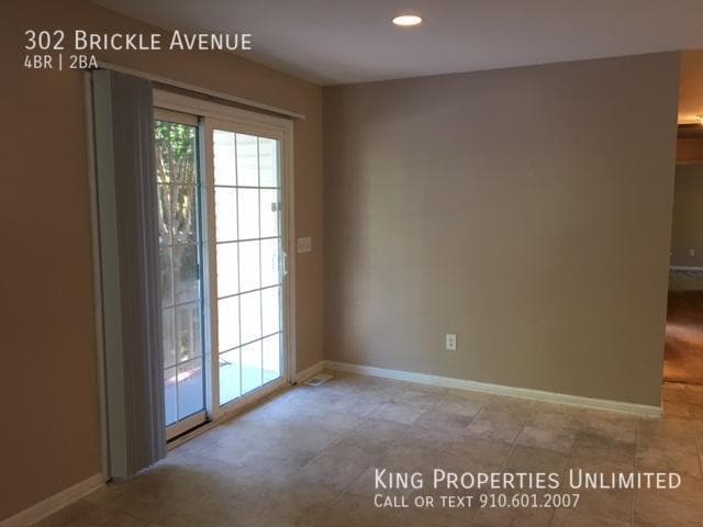 Building Photo - 302 Brickle Ave