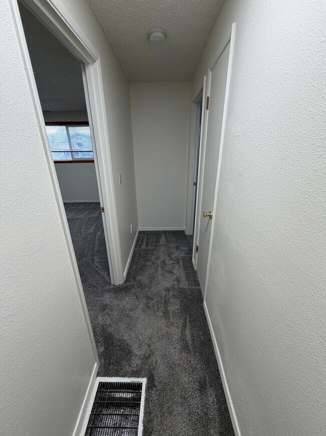 Building Photo - 3039-3041 Kane Street