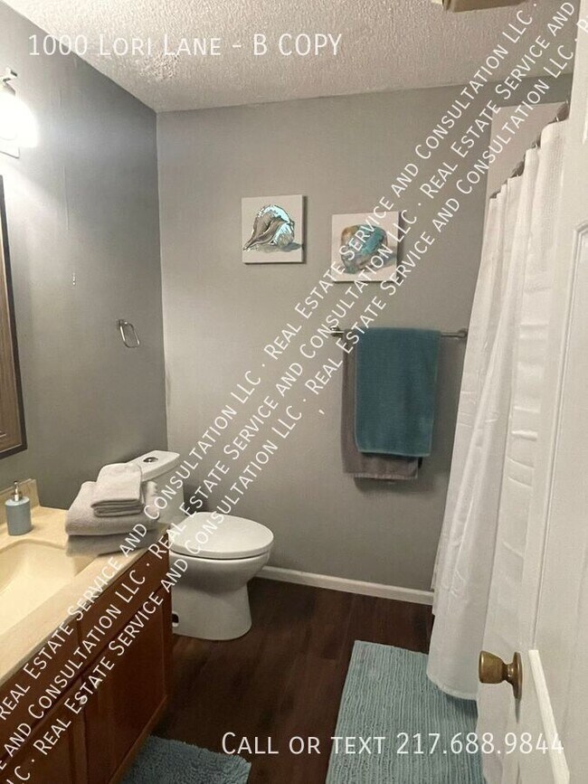 Building Photo - 1000 Lori Ln