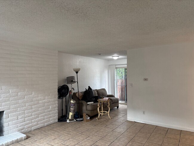 Building Photo - 828 Astor Dr