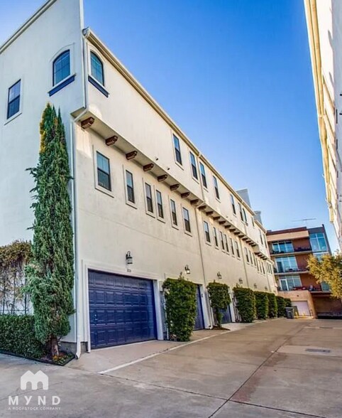 Building Photo - 3014 Carmel St