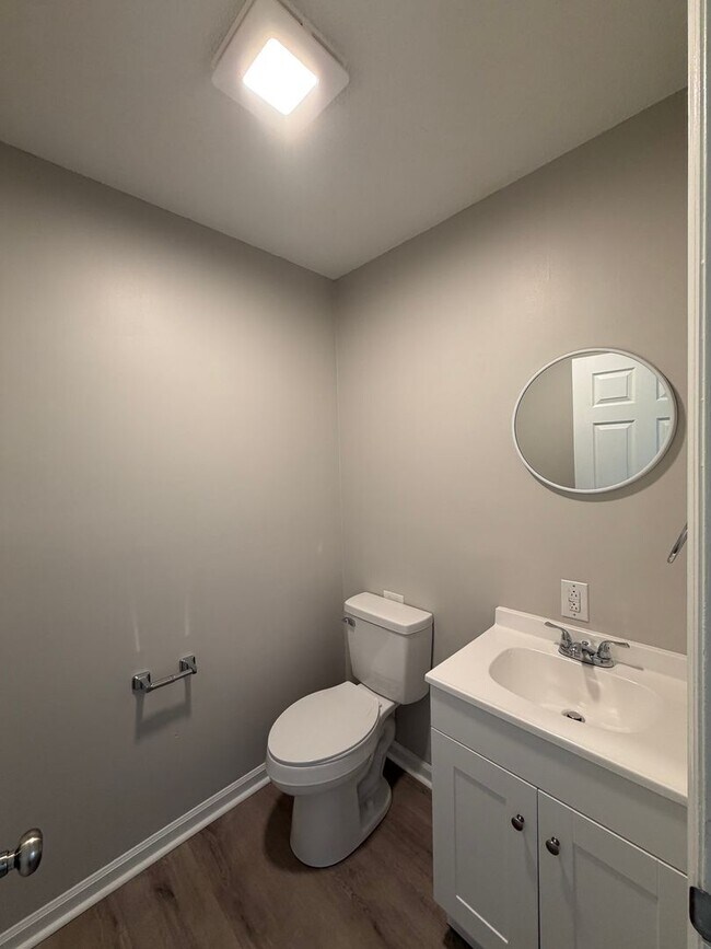 Building Photo - Charming 1,025 sq ft single-family home offering 3 bedrooms and 2 full bathrooms—perfect for comf...