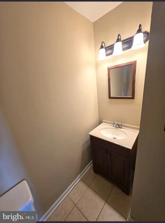 Building Photo - 525 Blackbird Dr