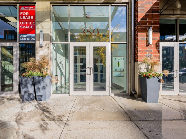 Building Photo - AVAILABLE NOW! Modern and Upscale 2-Bed Condo in Downtown Royal Oak