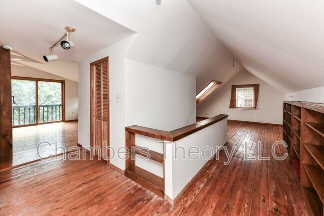 Building Photo - 419 S Barton St