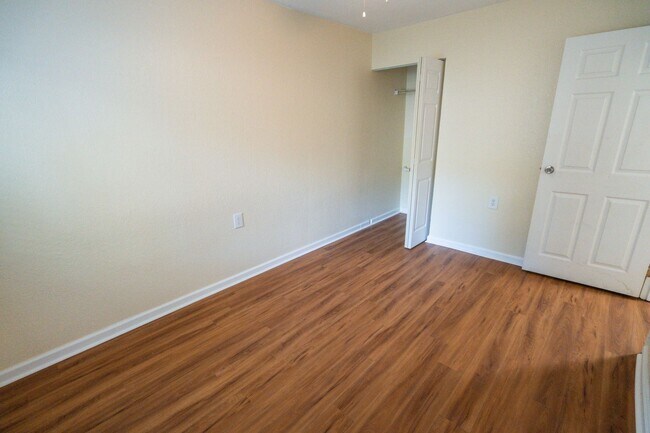 Building Photo - Cute 2 Bed 1 Bath condo in Mystic Woods