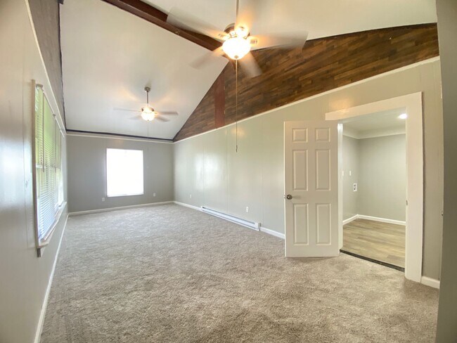 Building Photo - Finley St. 3217