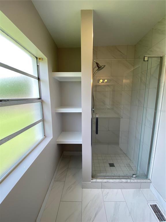 Building Photo - 1044 N Bumby Ave