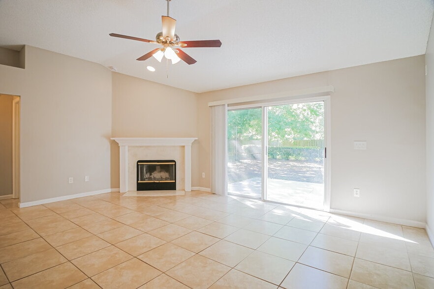Building Photo - 391 Meadowlark Ln