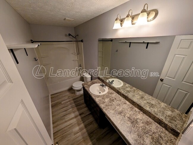 Building Photo - Stunning 5-Bedroom Home in Northpointe Estates with Finished Basement