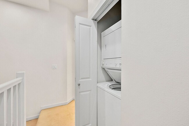 Building Photo - Modern 3-Story Tacoma Condo – Downtown Cit...