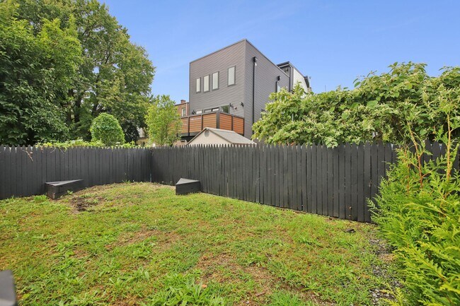 Building Photo - 259 Pine St