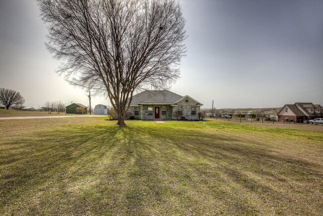 Building Photo - Updated 3 Bedroom Home with a Barn on 2.5 Acres!