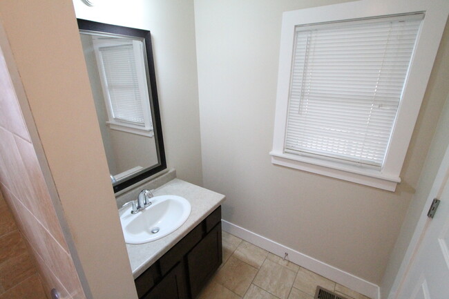 Building Photo - Remodeled 2 Bedroom Home with Garage and F...